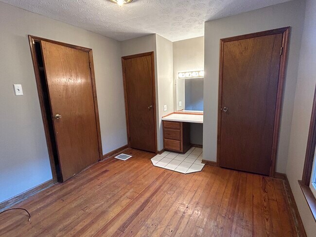 Foto del edificio - 338 Poplar St
