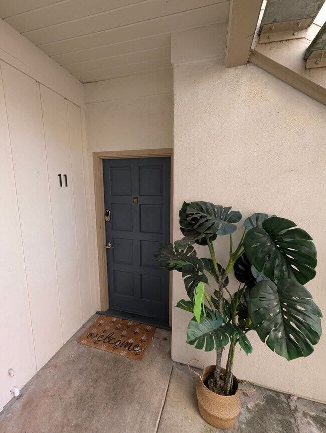 Foto del edificio - Spacious 2/1 Condo near BART Available Now!