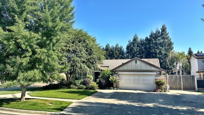 Foto del edificio - 2946 W. GLENDALE AVE - 3 BEDROOM 2 BATH - ...