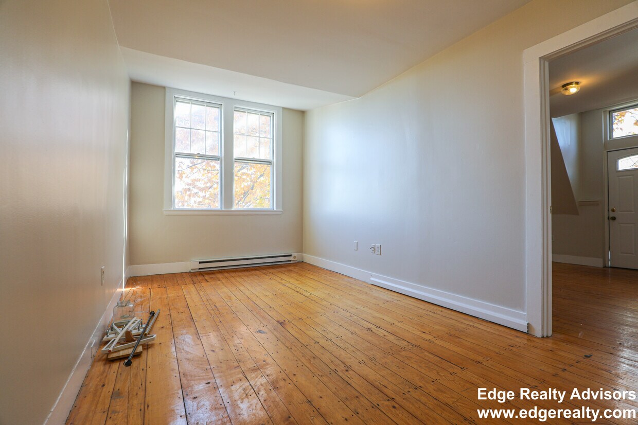 Primary Photo - 24 Murdock St
