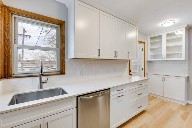 Foto del edificio - 6621 Eliot View Rd