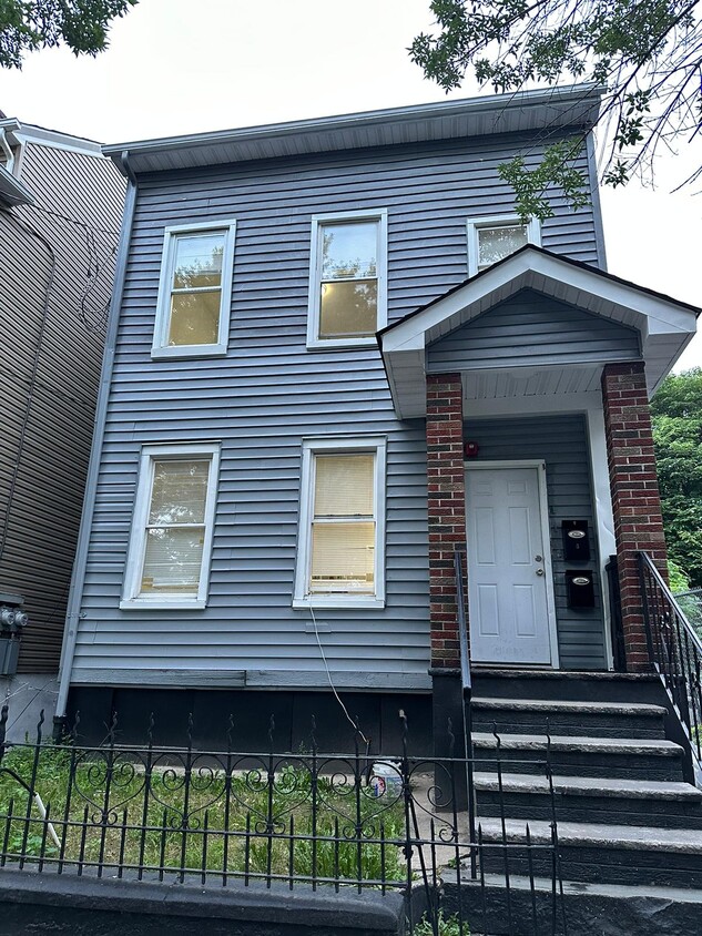 Primary Photo - 177 N Main St