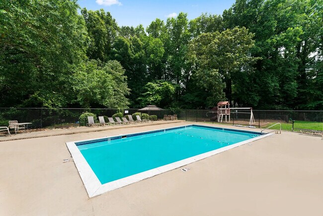 Foto del edificio - Room in Apartment on Mt Zion Rd