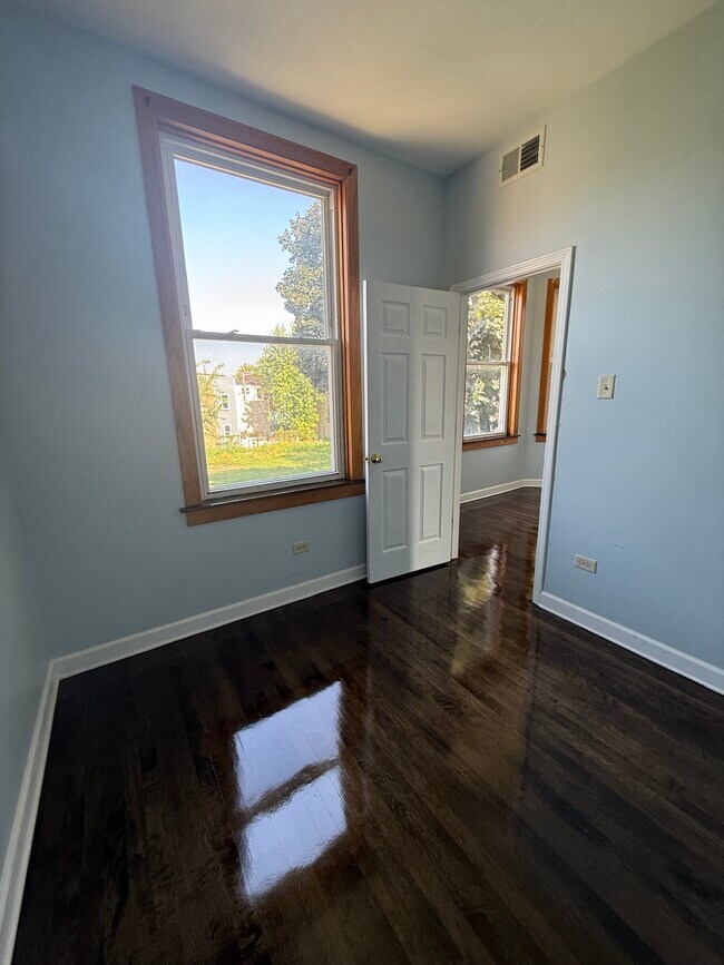 Foto del edificio - 546 N Saint Louis Ave