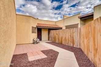 Building Photo - 4504 W Pyracantha Dr