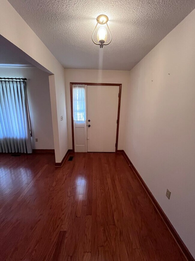 Foto del edificio - 302 Turnpike Rd