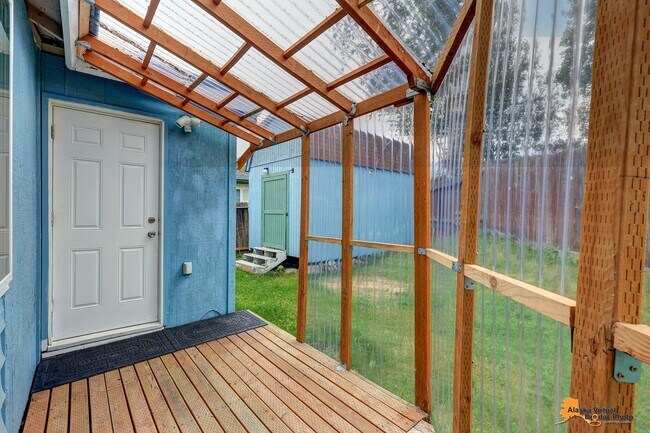 Foto del edificio - East Anchorage Home with In Unit Laundry a...