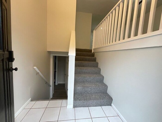 Building Photo - 2336 Pebble Rock E