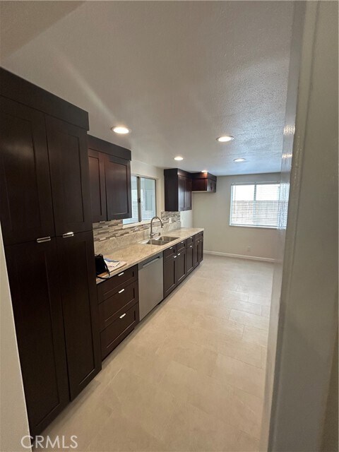 Foto del edificio - 852 Glenwick Ave