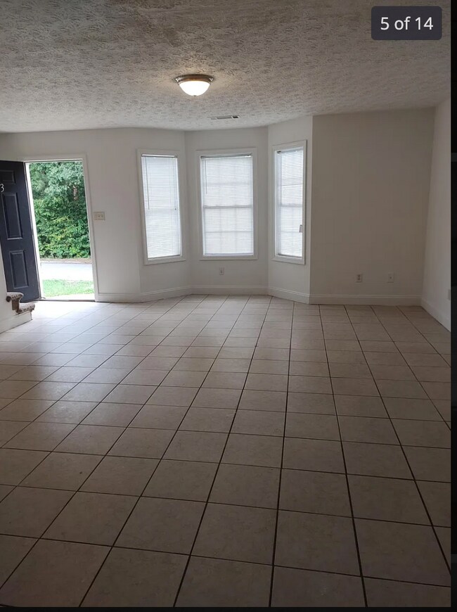Foto del edificio - 203 Westchester Cir