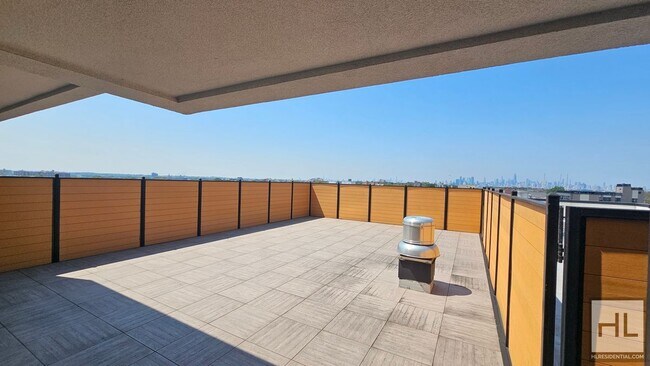 Foto del edificio - Spacious Studio with Balcony in Modern Bui...