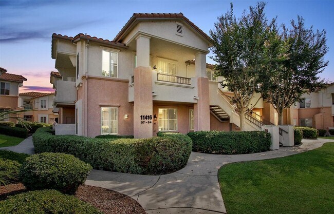 Foto del edificio - Beautiful Rancho San Diego Condo!
