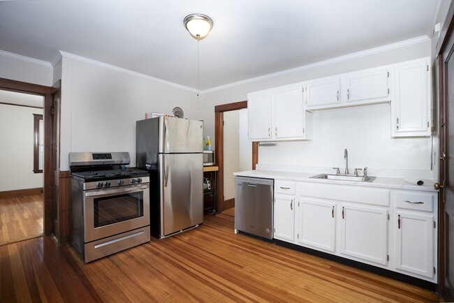 Building Photo - 72 Merrymount Rd