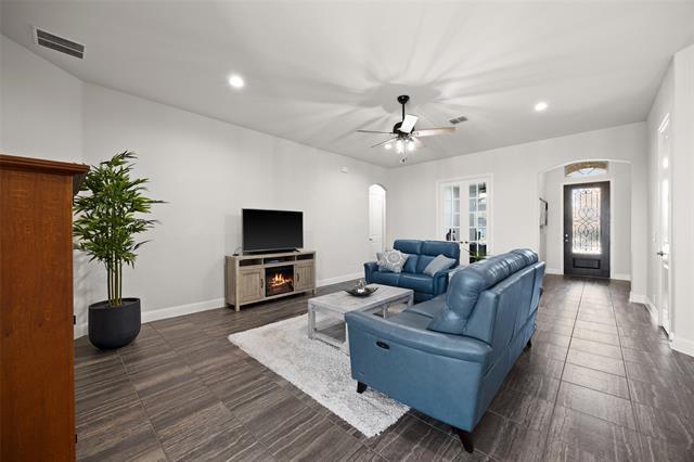 Building Photo - 4500 Mimosa Dr