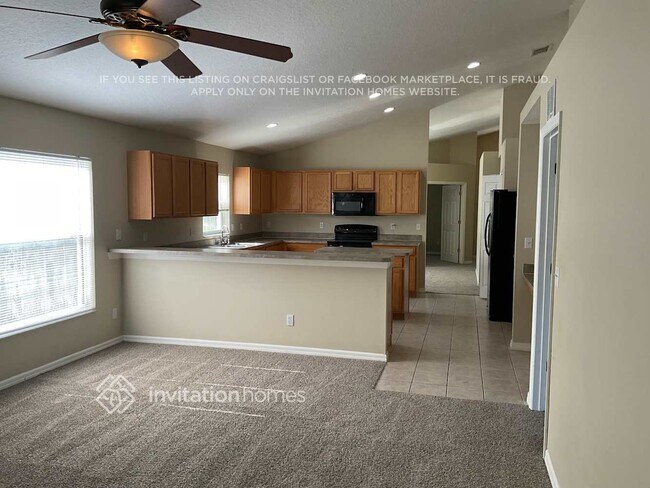 Foto del edificio - 1040 Lake Charles Dr