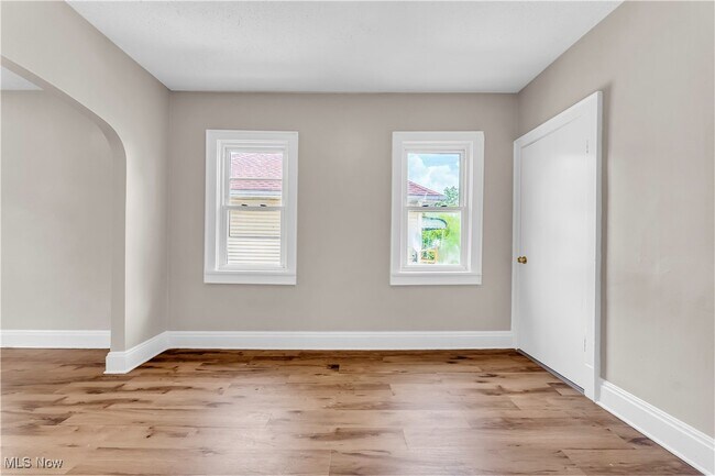 Foto del edificio - 2303 Montclair Ave