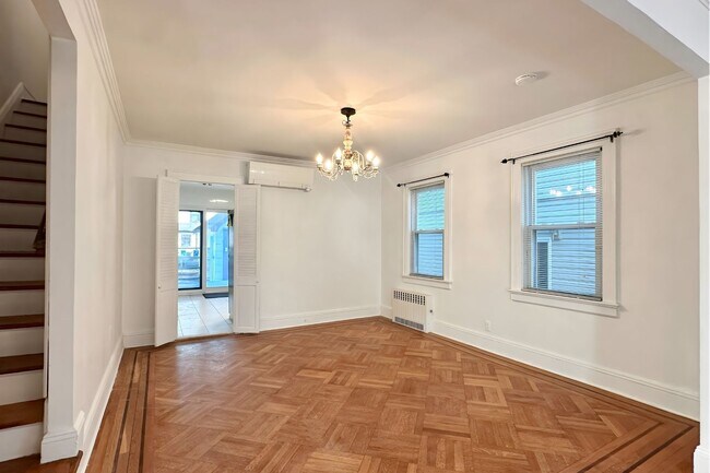 Foto del edificio - 71-51 Kessel St