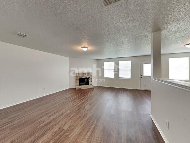 Foto del edificio - 3017 Dusty Ridge Dr