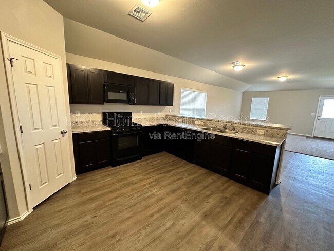 Foto del edificio - 9913 Rattlesnake Ln