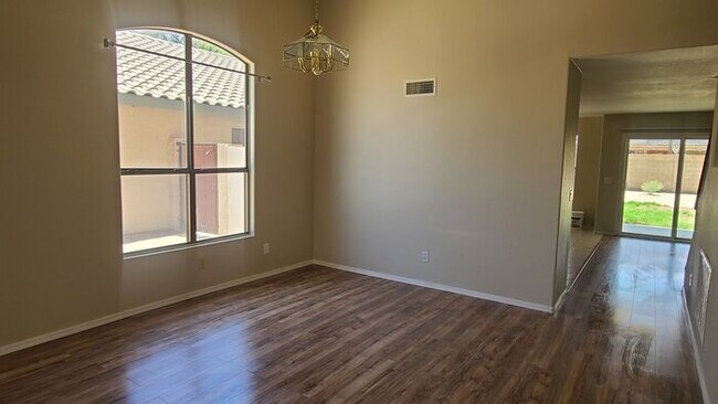 Building Photo - 4-bedroom in Gilbert with new paint & new ...