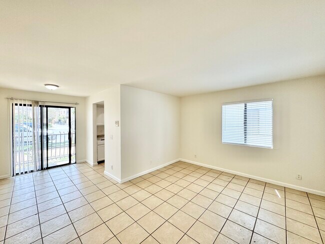 Foto del edificio - 5917 Woodman Ave
