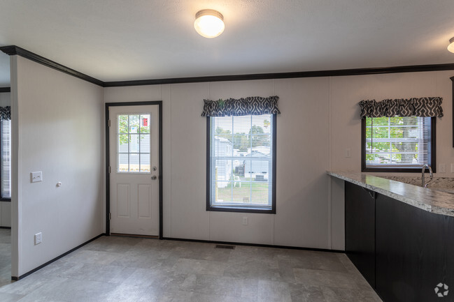 Dining Area - Maple Manor Manufactured Homes