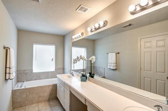 Building Photo - 5215 Brinkman Ct