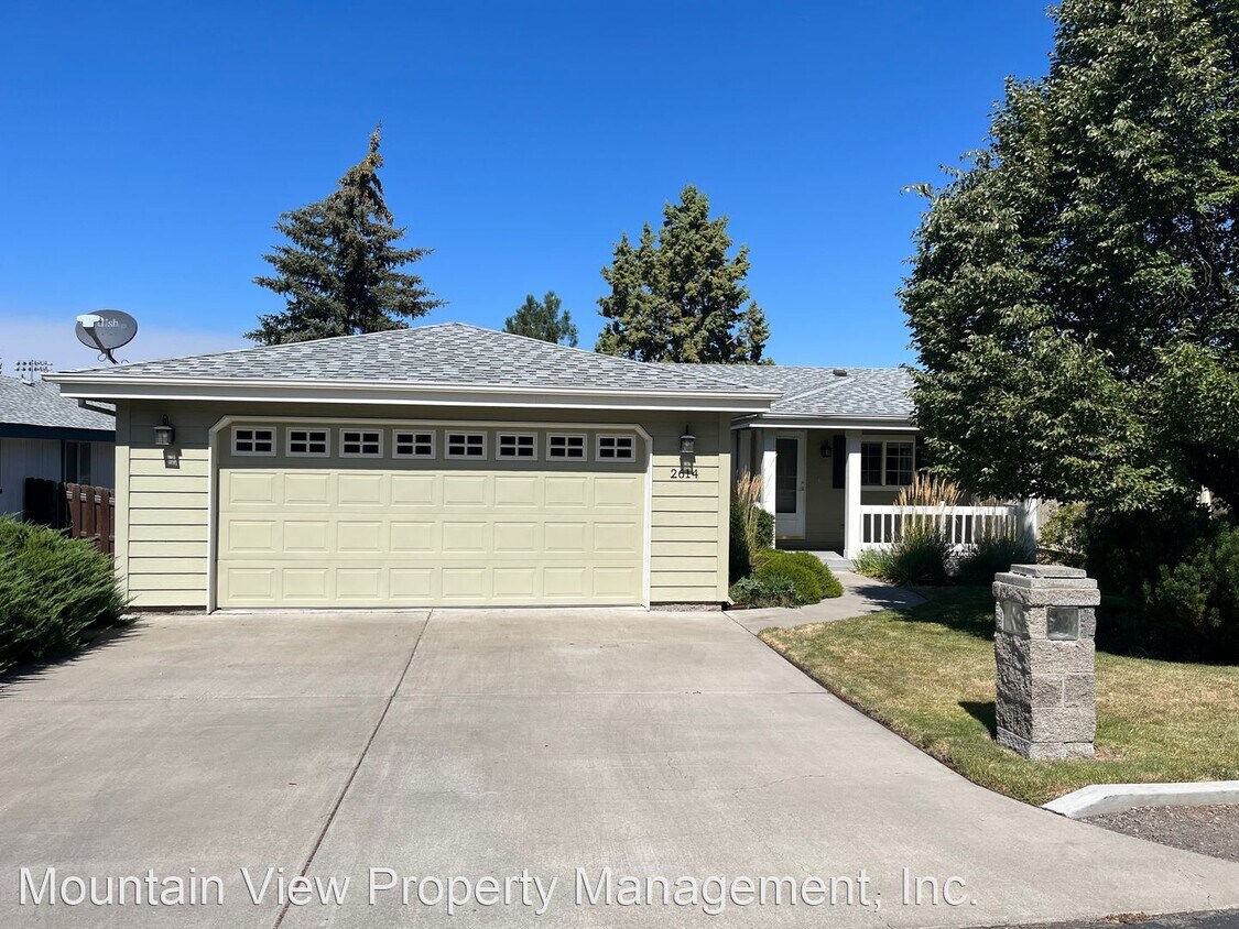 3 br, 2 bath House 2614 NE Rosemary Drive House Rental in Bend, OR