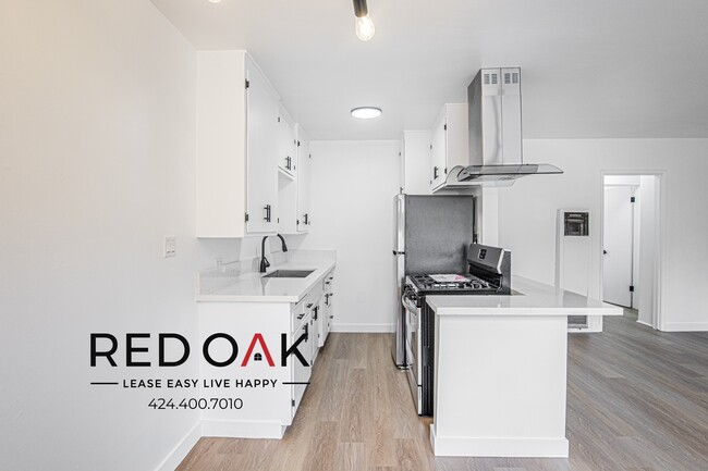 Foto del edificio - Marvelous Bright and Spacious Completely R...