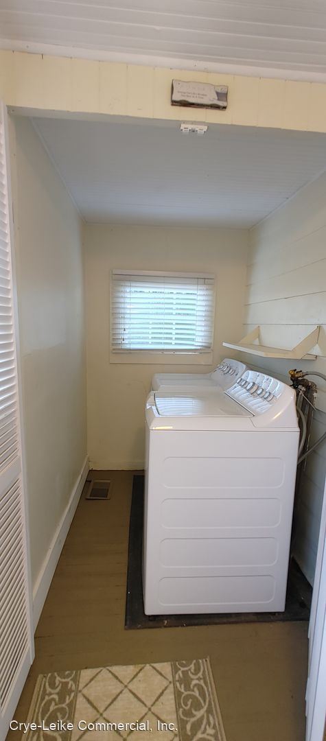 Building Photo - 2 br, 1.5 bath House - 1315 Dugdale St.