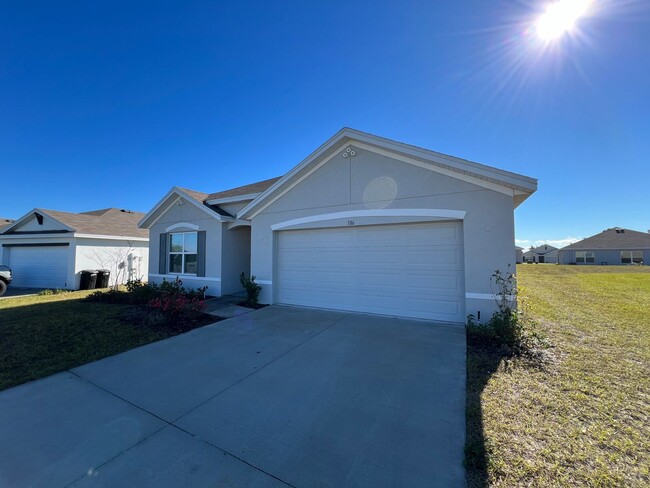 Building Photo - Beautiful, 4 Bedroom, 2 Bathroom Home in t...