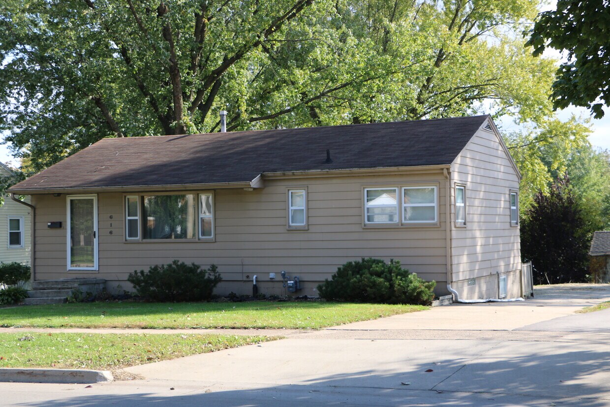 Primary Photo - 616 W 18th St