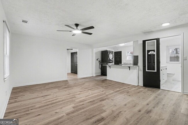 Building Photo - 2160 Dowdell Dr