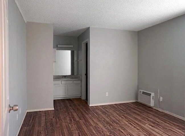 Foto del edificio - 26 Wildwood Cir