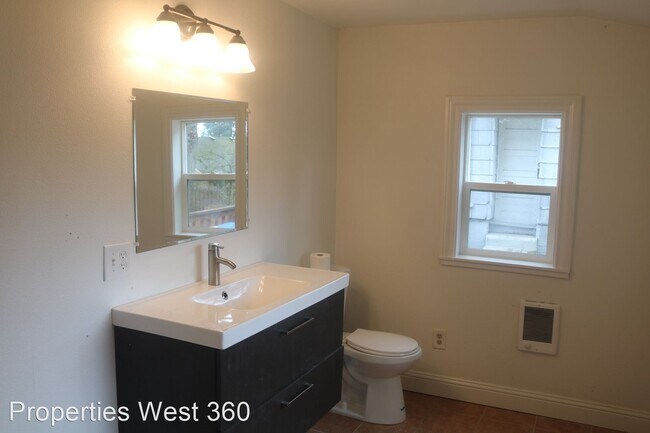Foto del edificio - 4 br, 1.5 bath House - 1016 NE 3rd Ave.