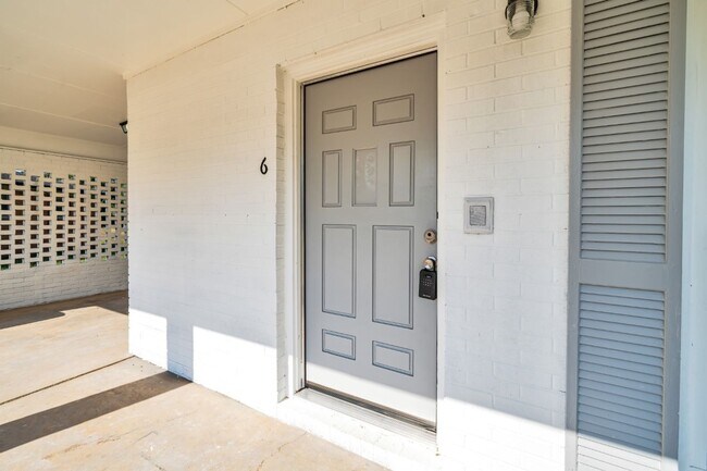 Foto del edificio - Bright, Updated & Ready for You – 3BR Home...