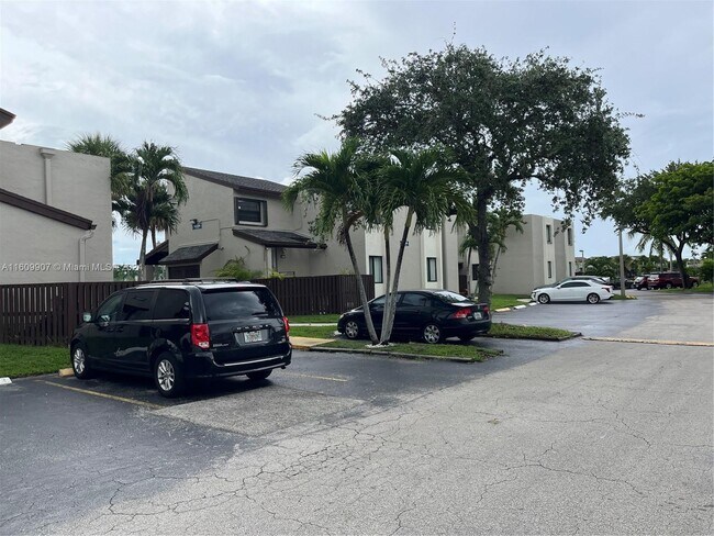 Building Photo - 10304 NW 9th St Cir