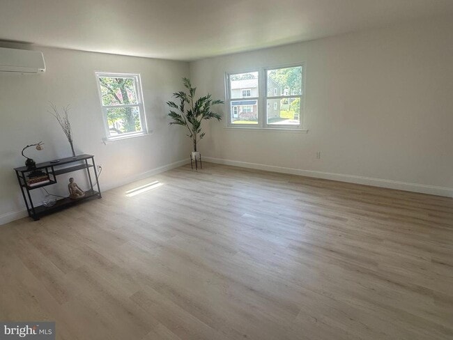 Building Photo - 610 Meadowbrook Ave