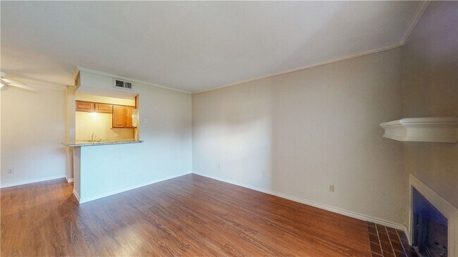 Foto del edificio - 904 University Oaks Blvd