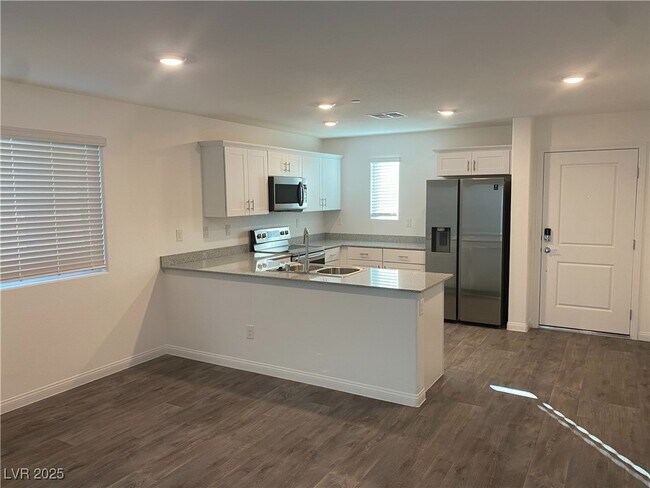 Foto del edificio - 12130 Midnight Pine Rd