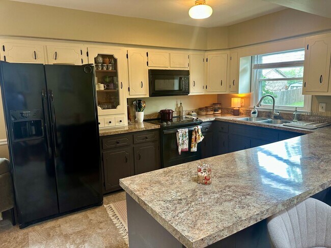 Foto del edificio - 1205 Woodbridge Dr