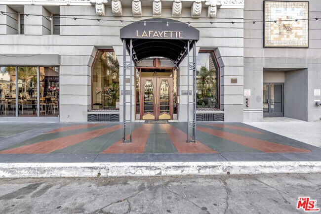 Main Entrance - 140 Linden Ave