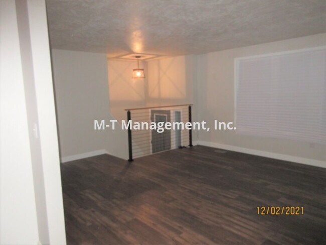 Building Photo - South Hill 3 br/2 bath remodeled house + F...