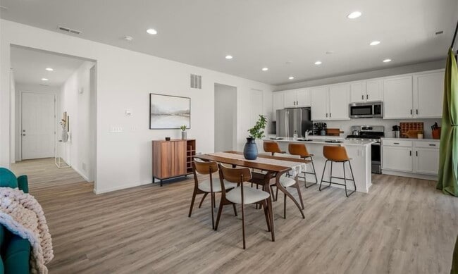 Building Photo - 5677 Mammoth Ln