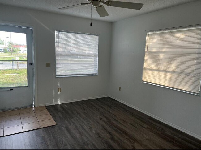 Foto del edificio - 458 Briarwood Rd