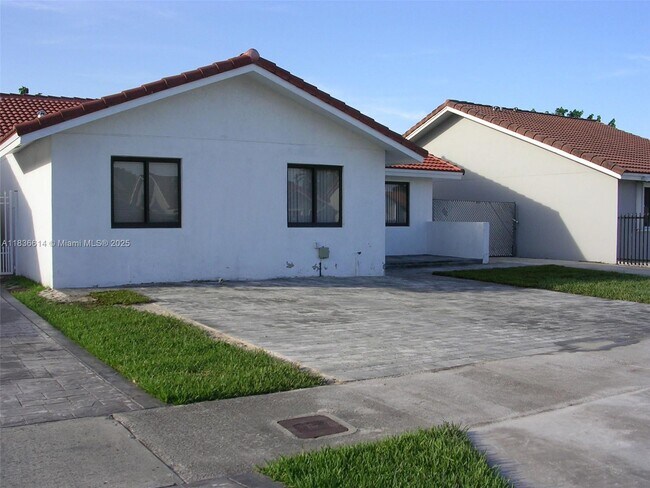 Building Photo - 14765 Kendale Lakes Blvd