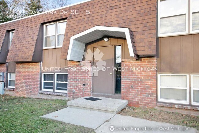 Building Photo - 4131 Oak Park Dr SE