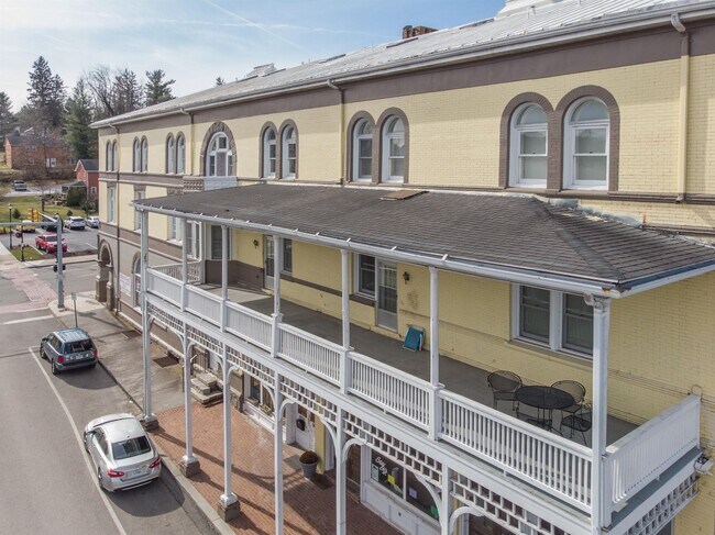 Foto del edificio - 303 W Main St