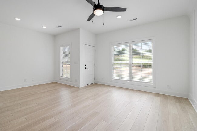 Building Photo - 725 Hornbuckle Rd