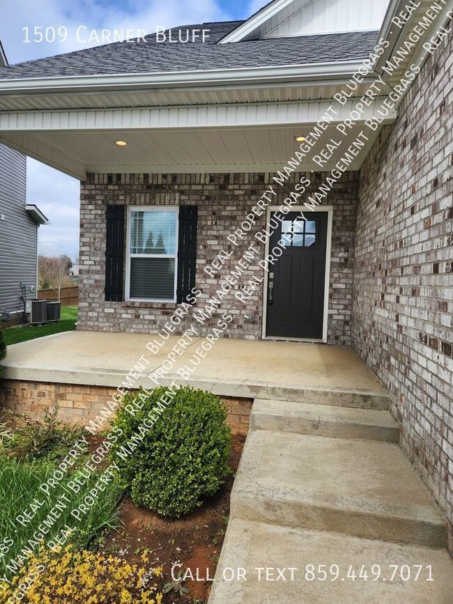 Building Photo - Amazing Find! 4 Bedroom 2.5 Bath in Summer...